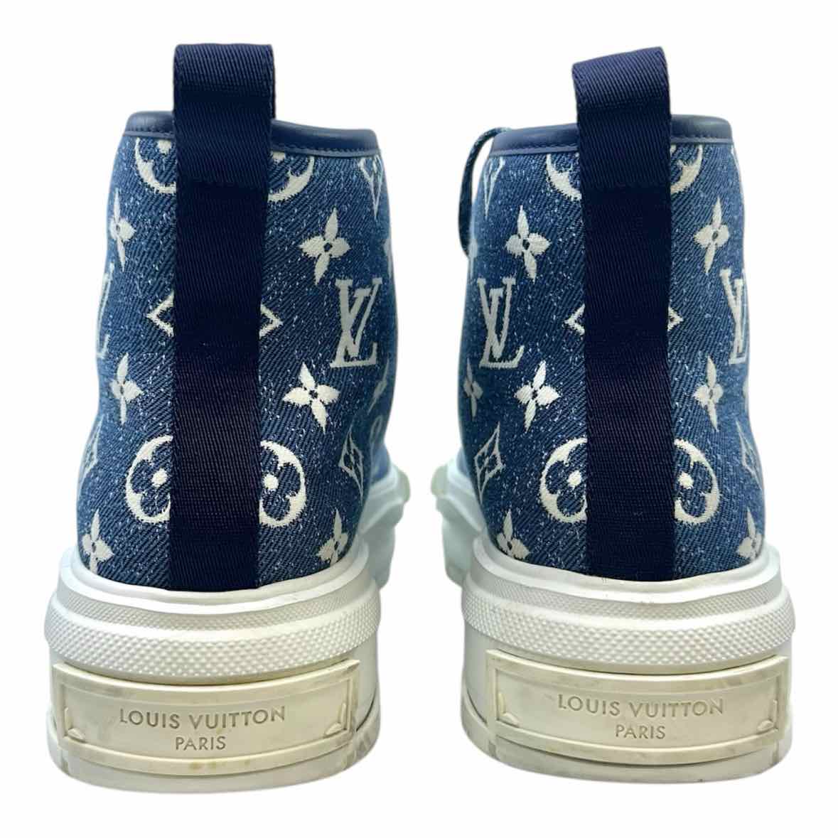 LOUIS VUITTON Size 8 Blue, white Denim Monogram Sneakers