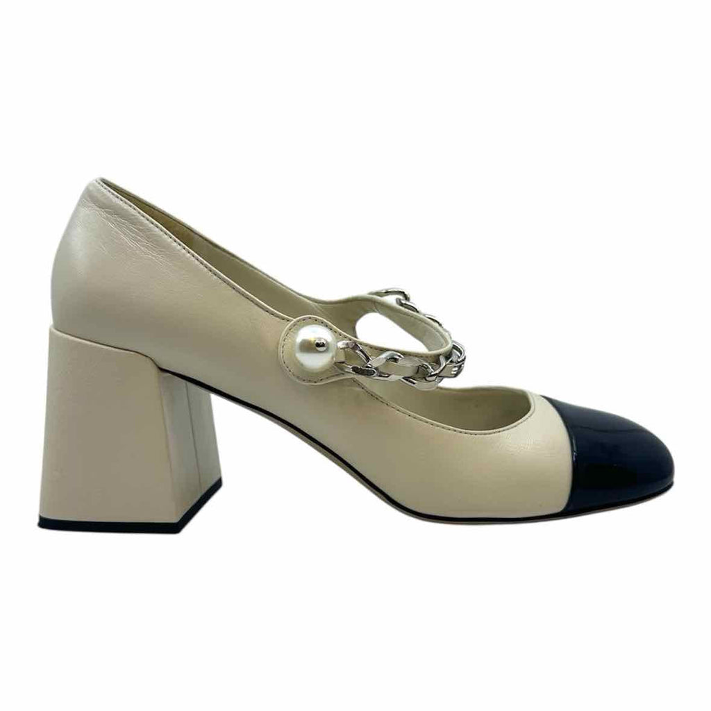MIU MIU Size 8 White, black Leather Patent Leather Color Block Pumps