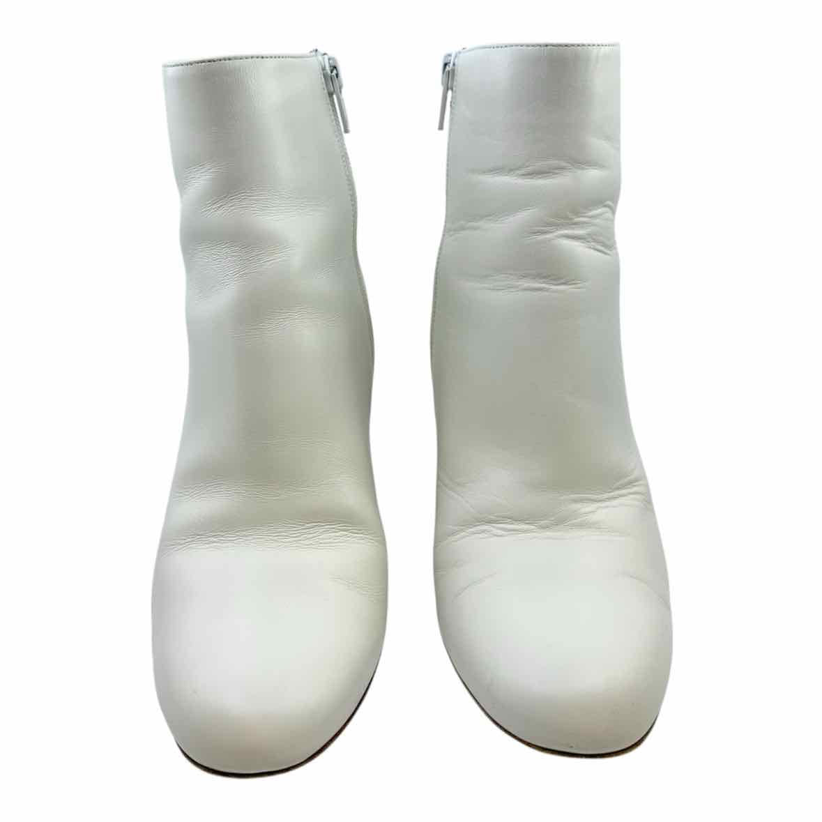 CHRISTIAN LOUBOUTIN Size 9 White Leather Solid Ankle Boot