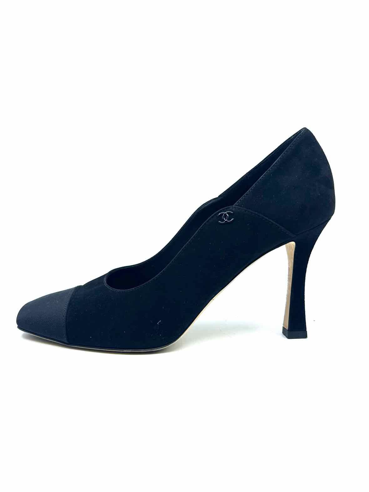 CHANEL Size 8.5 Black Suede Solid Pumps