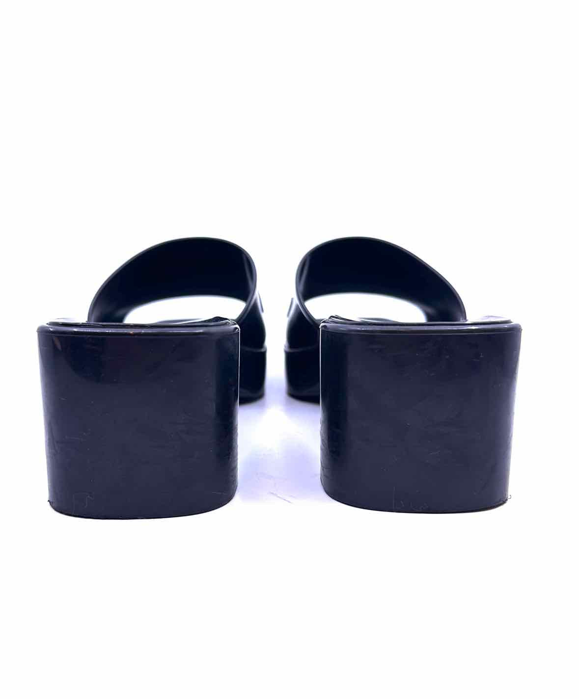 GUCCI Size 8 Black Rubber Solid Sandals