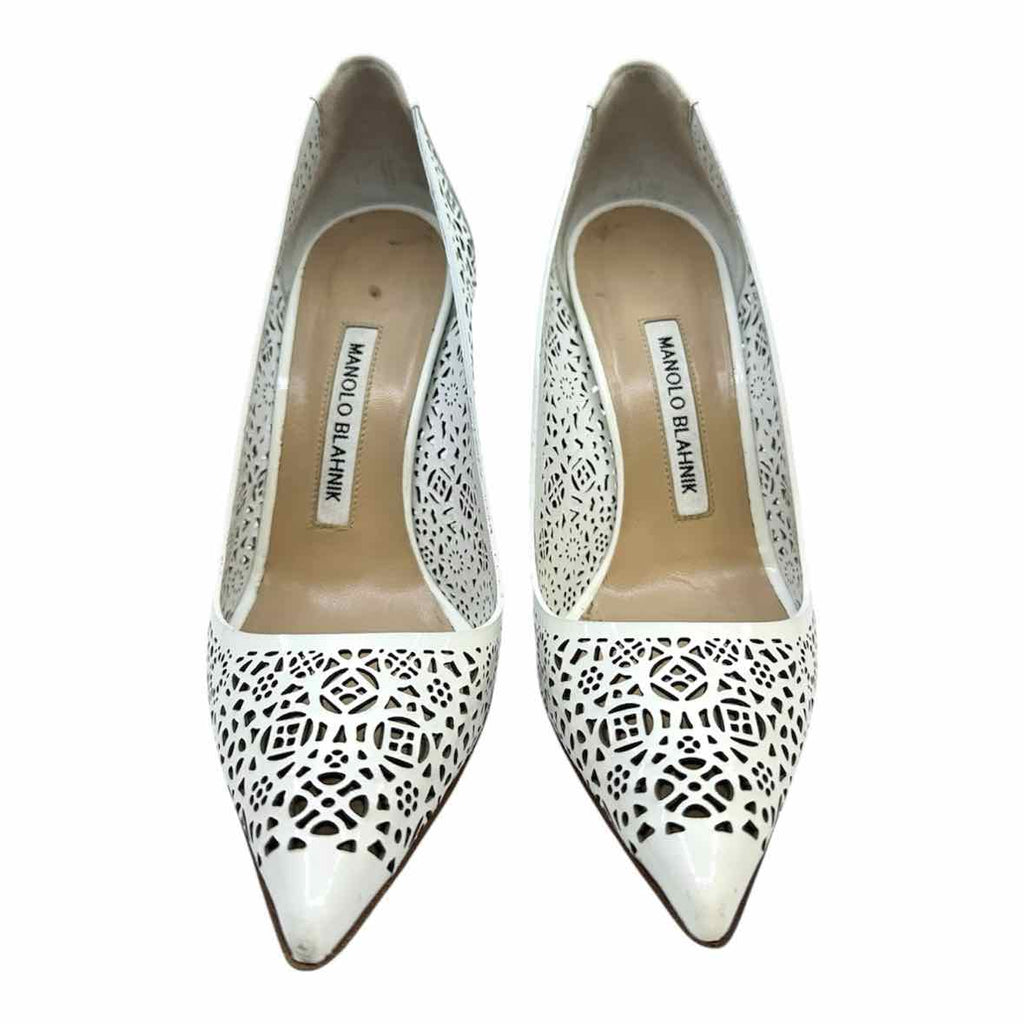 MANOLO BLAHNIK Size 7 White Patent Leather Eyelet Pumps