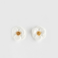 Nach Big White Flower Stud Earrings