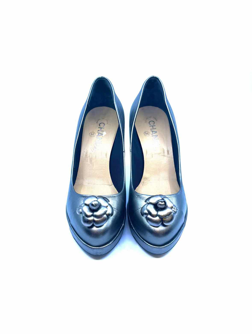 CHANEL Size 8.5 Silver Metallic Leather Pumps