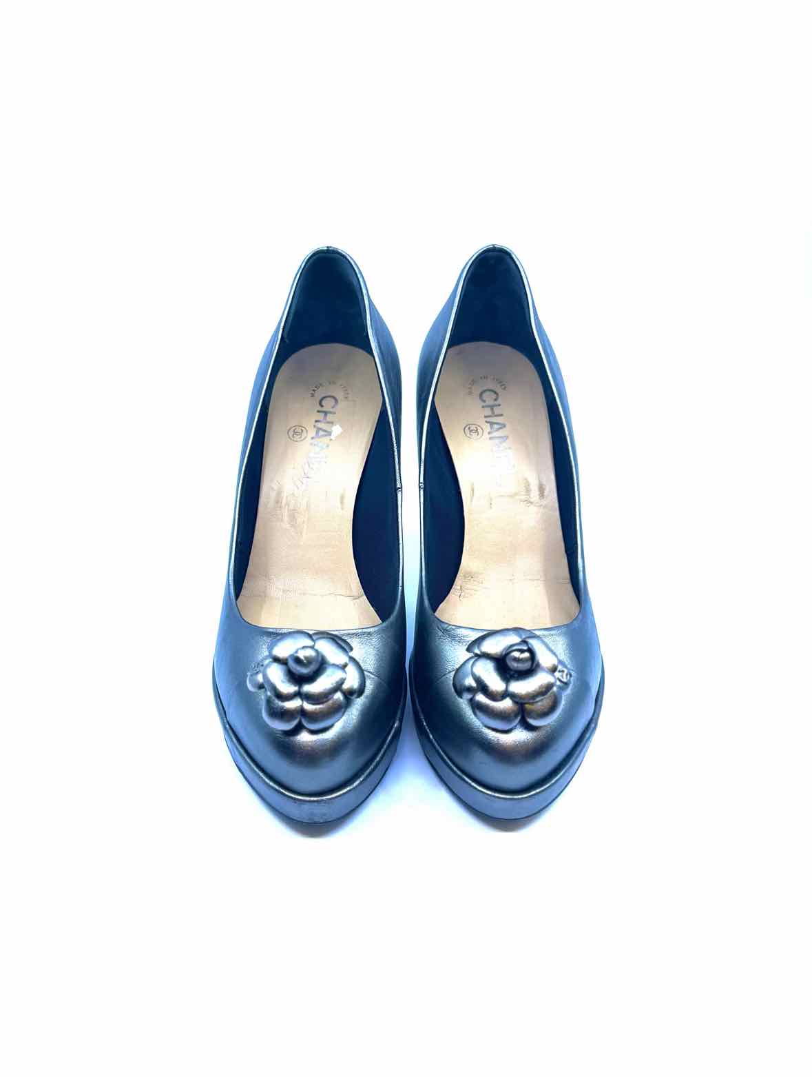 CHANEL Size 8.5 Silver Metallic Leather Pumps