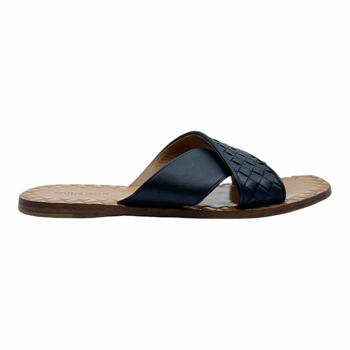 BOTTEGA VENETA Size 9.5 Black Leather Woven Sandals
