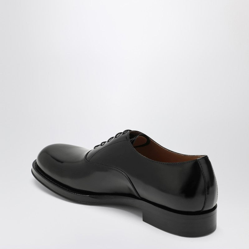 Black lace-up shoes in leather