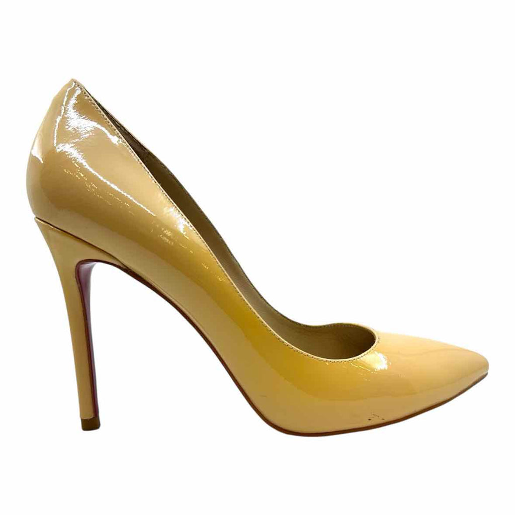 CHRISTIAN LOUBOUTIN Size 7 Cream Patent Leather Solid Pumps
