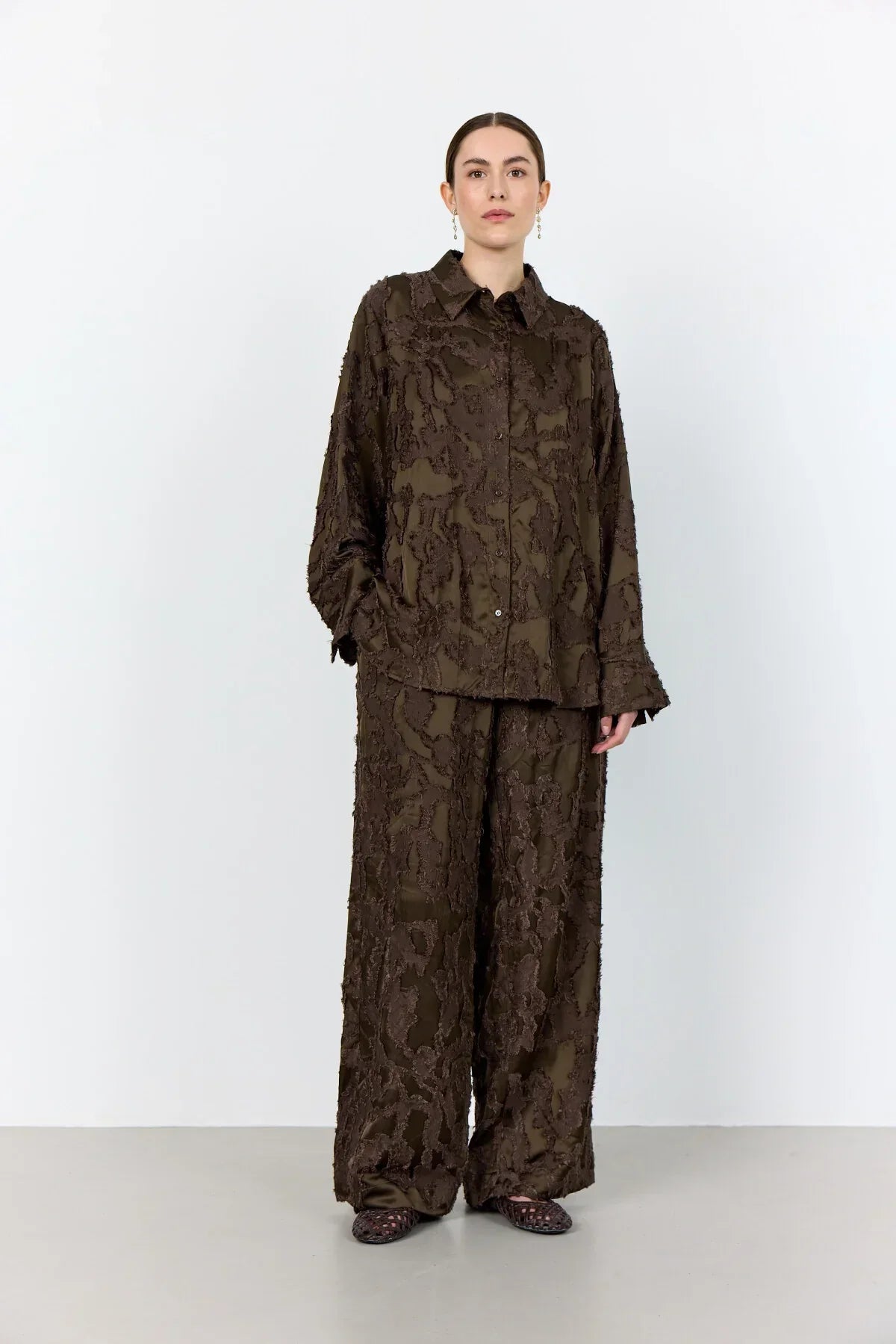 Levete Room Niko Texture Shirt in Coffee