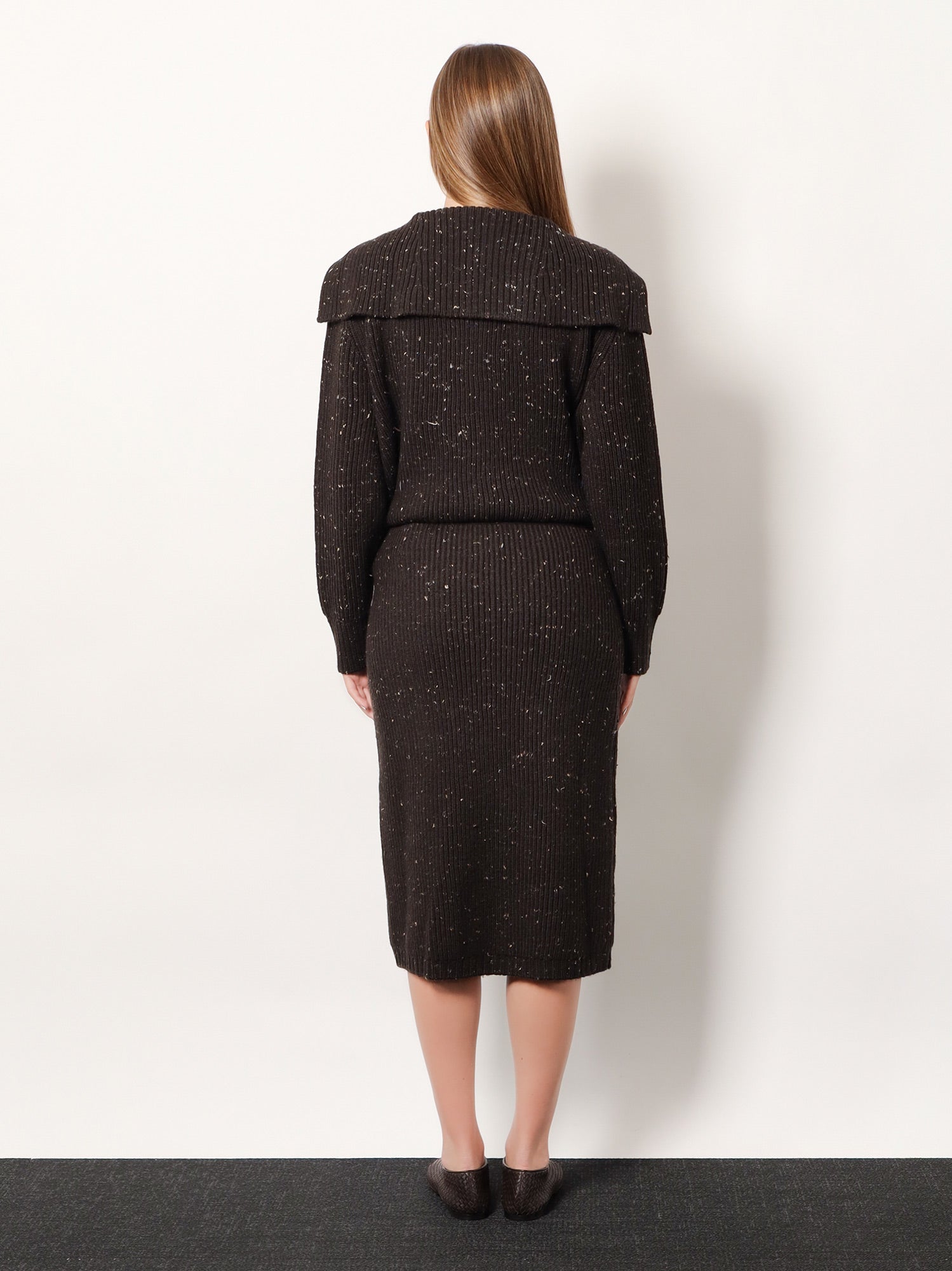 Midi wool skirt