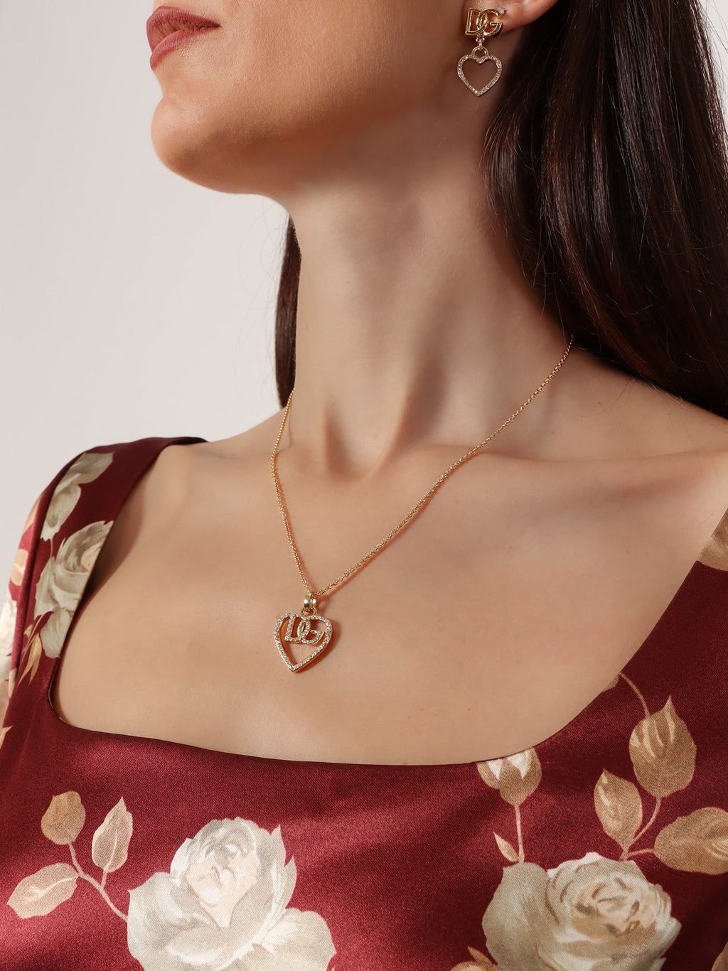 Gold necklace with rhinestones