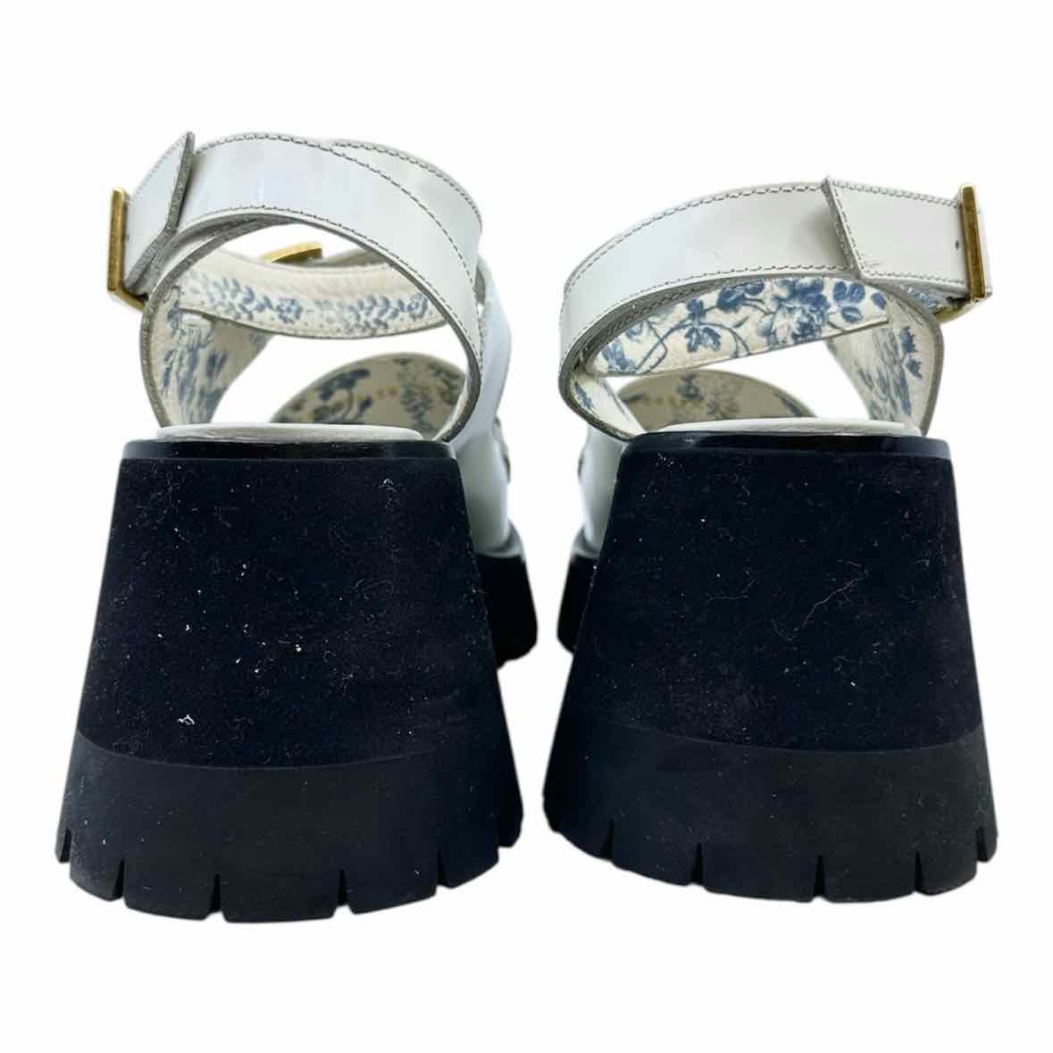GUCCI Size 8 White Leather Solid Sandals