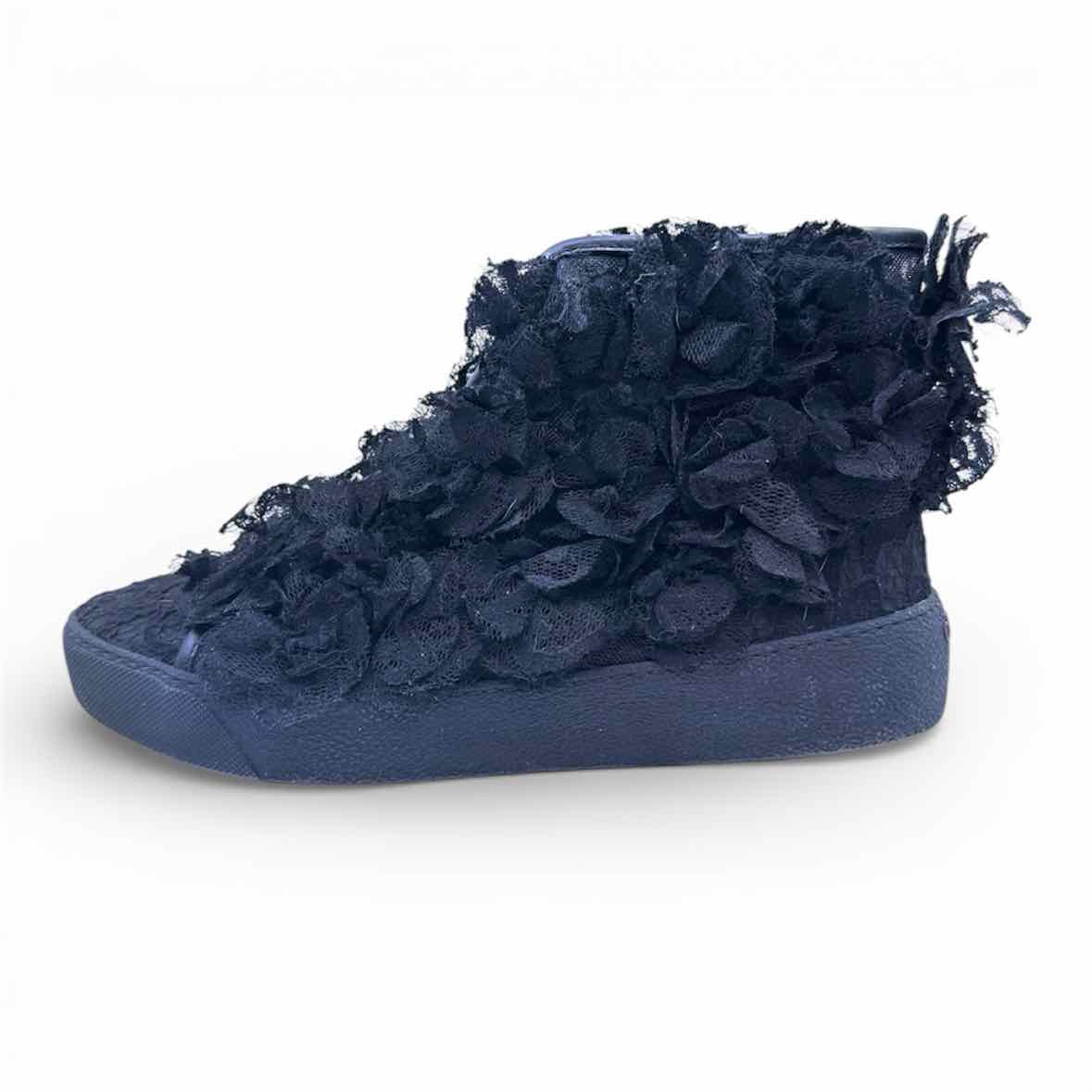 CHANEL Size 7 Black Lace Sneakers