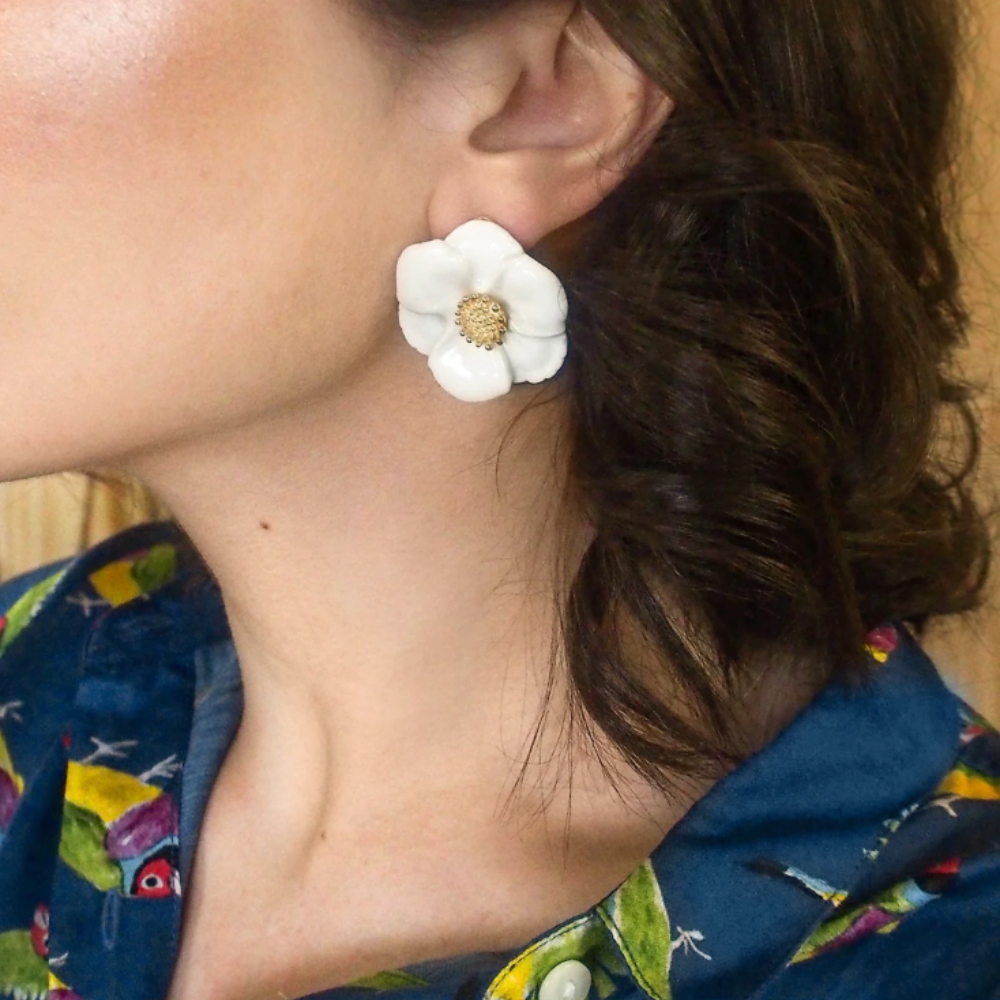 Nach Big White Flower Stud Earrings