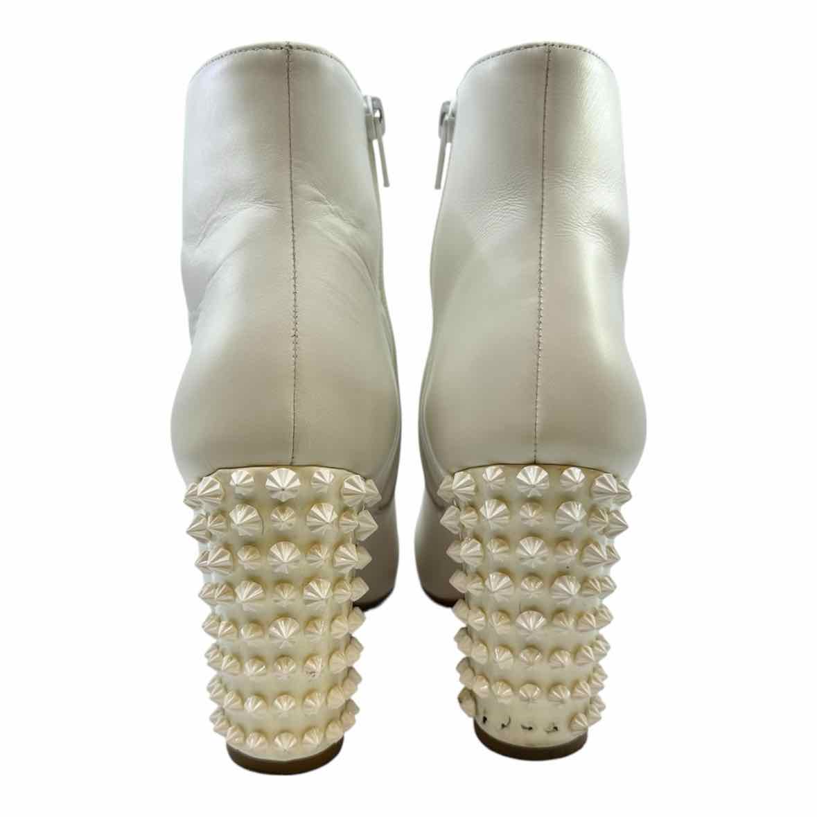 CHRISTIAN LOUBOUTIN Size 9 White Leather Solid Ankle Boot