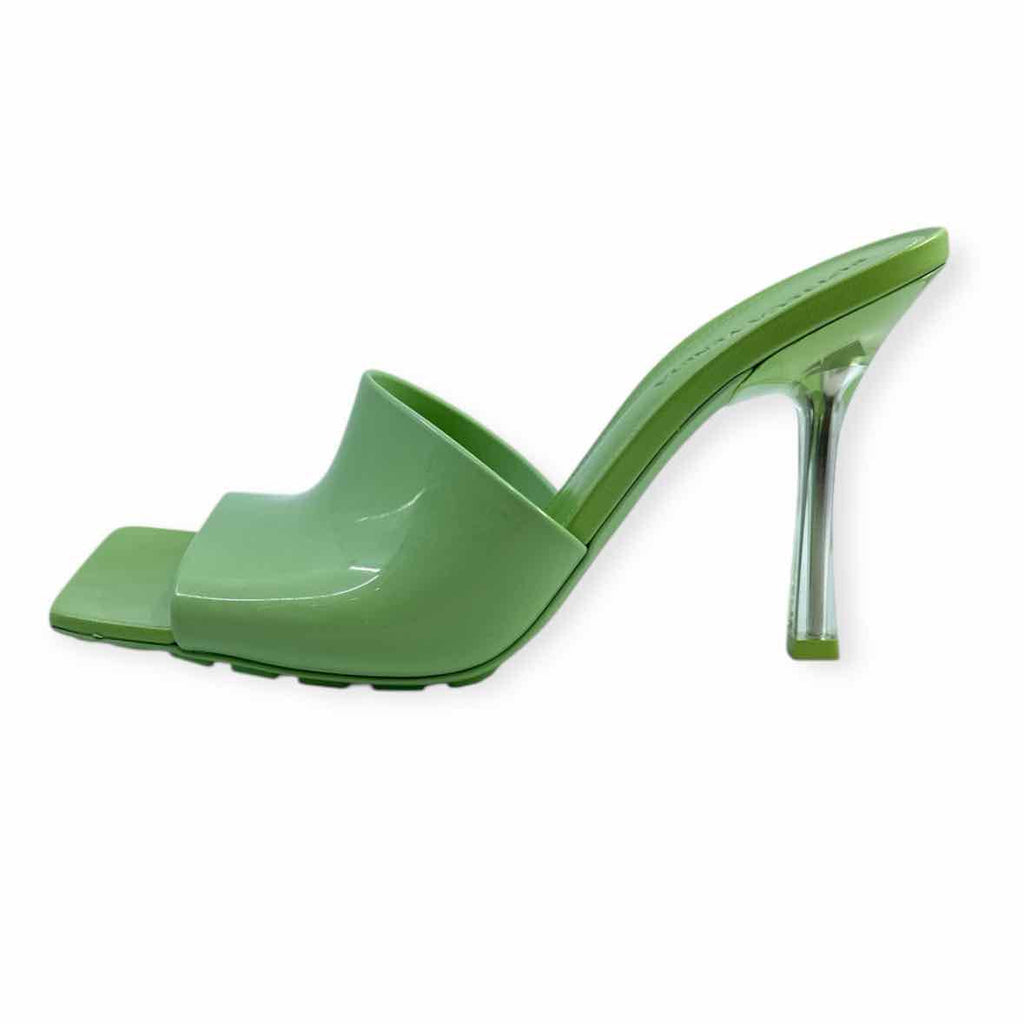 BOTTEGA VENETA Size 8 Mint Rubber Mules