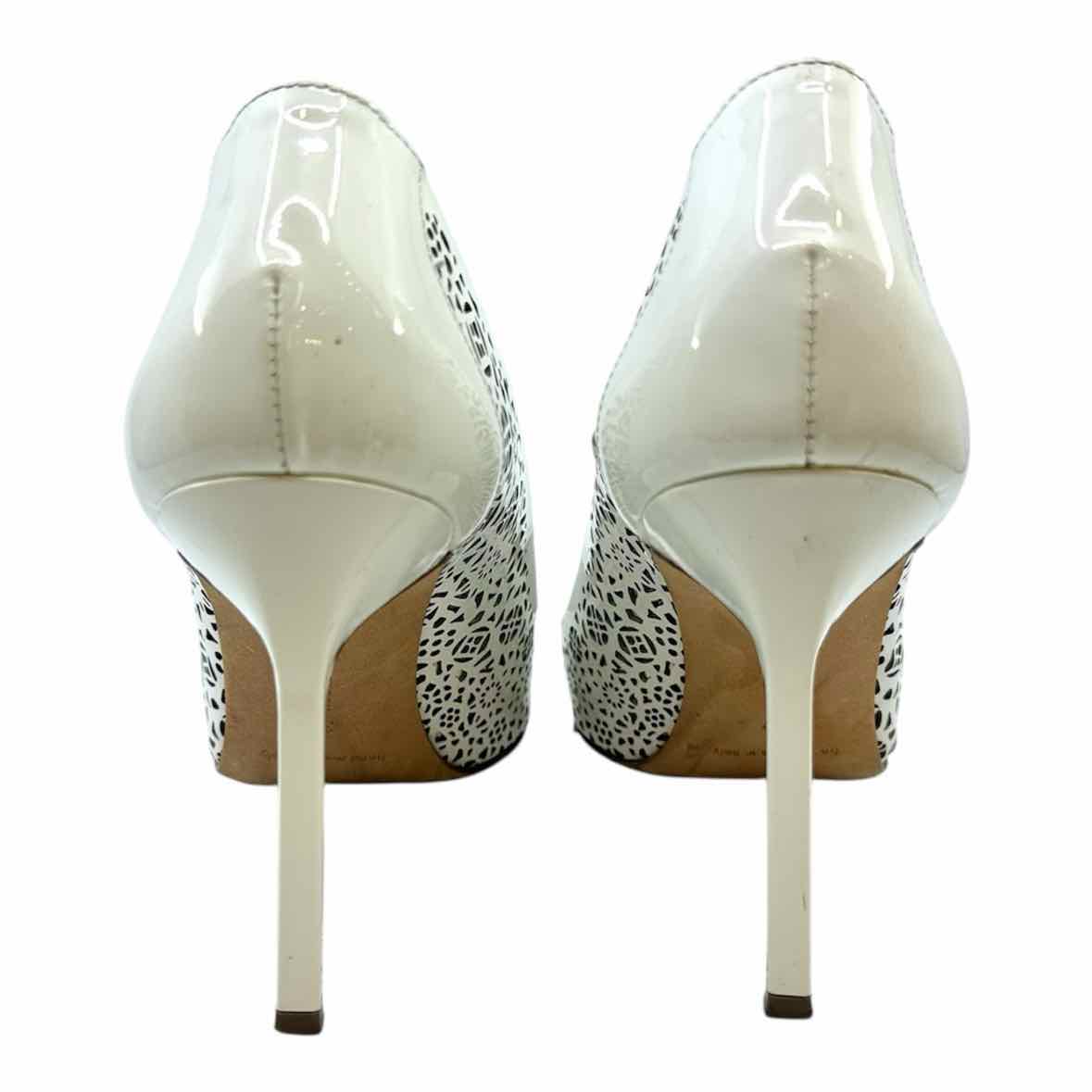 MANOLO BLAHNIK Size 7 White Patent Leather Eyelet Pumps