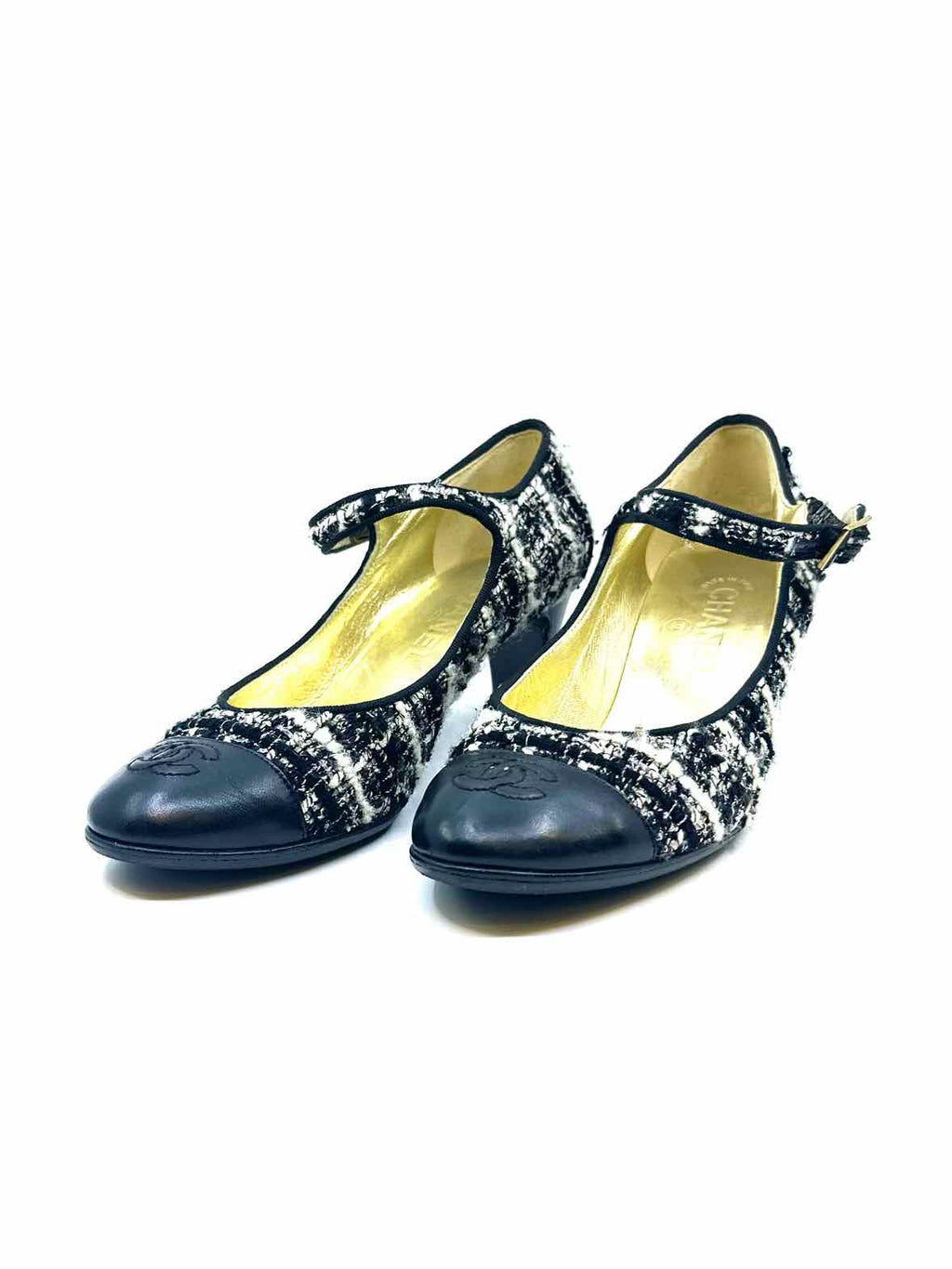 CHANEL Size 6.5 black, white Tweed Tweed Pumps