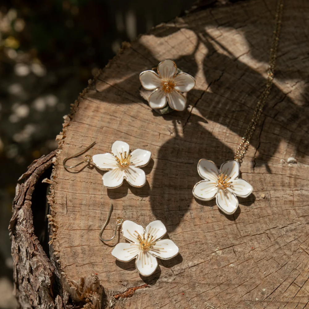 Nach White Flower Pendant Earrings