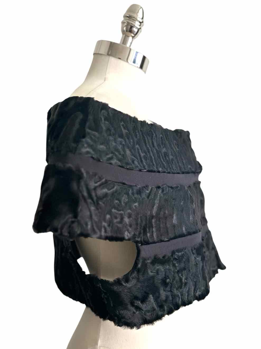 CAROLINA HERRERA Black Swakara Fur Stole Size M