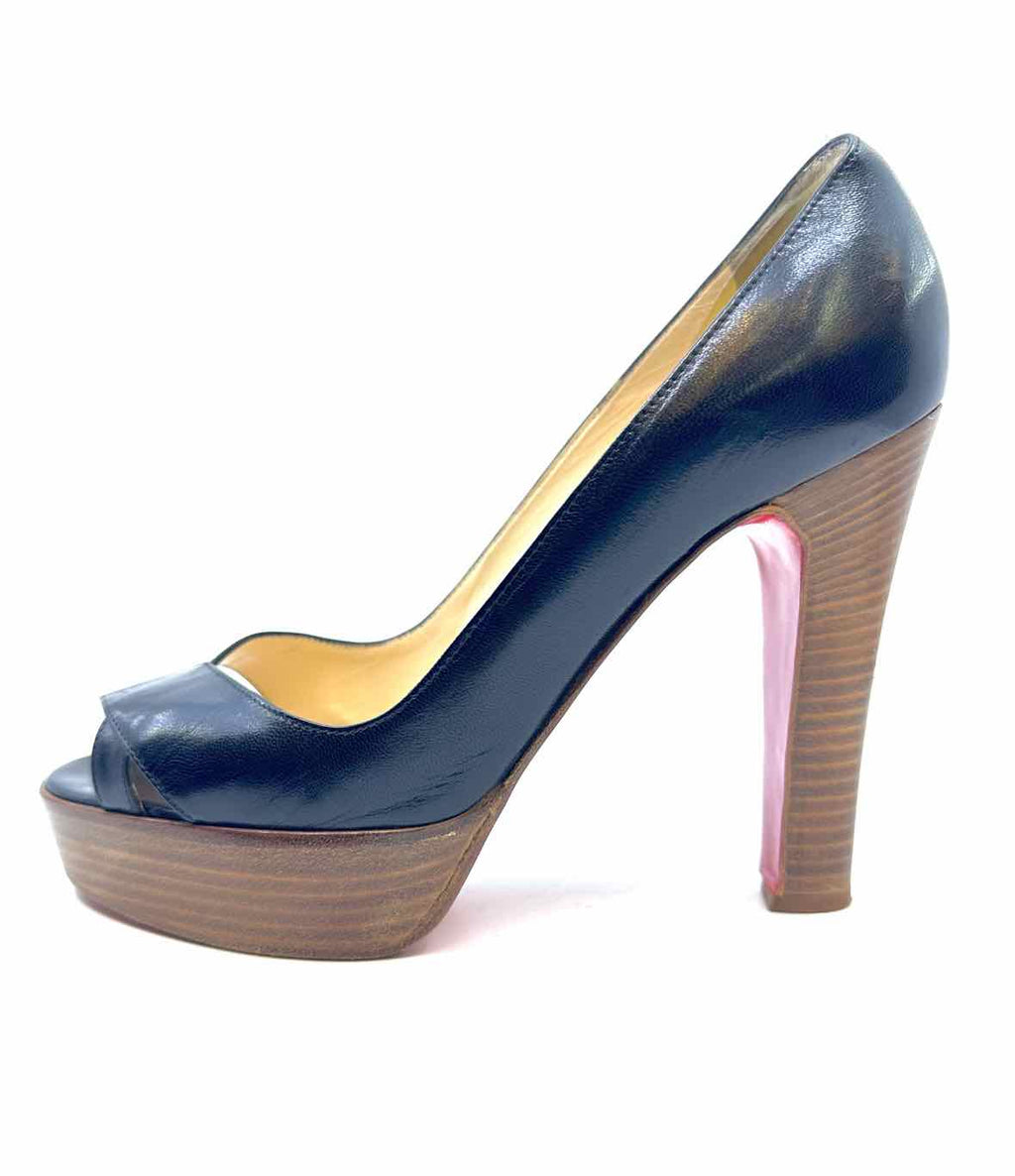 CHRISTIAN LOUBOUTIN Size 8.5 Black Leather Solid Pumps