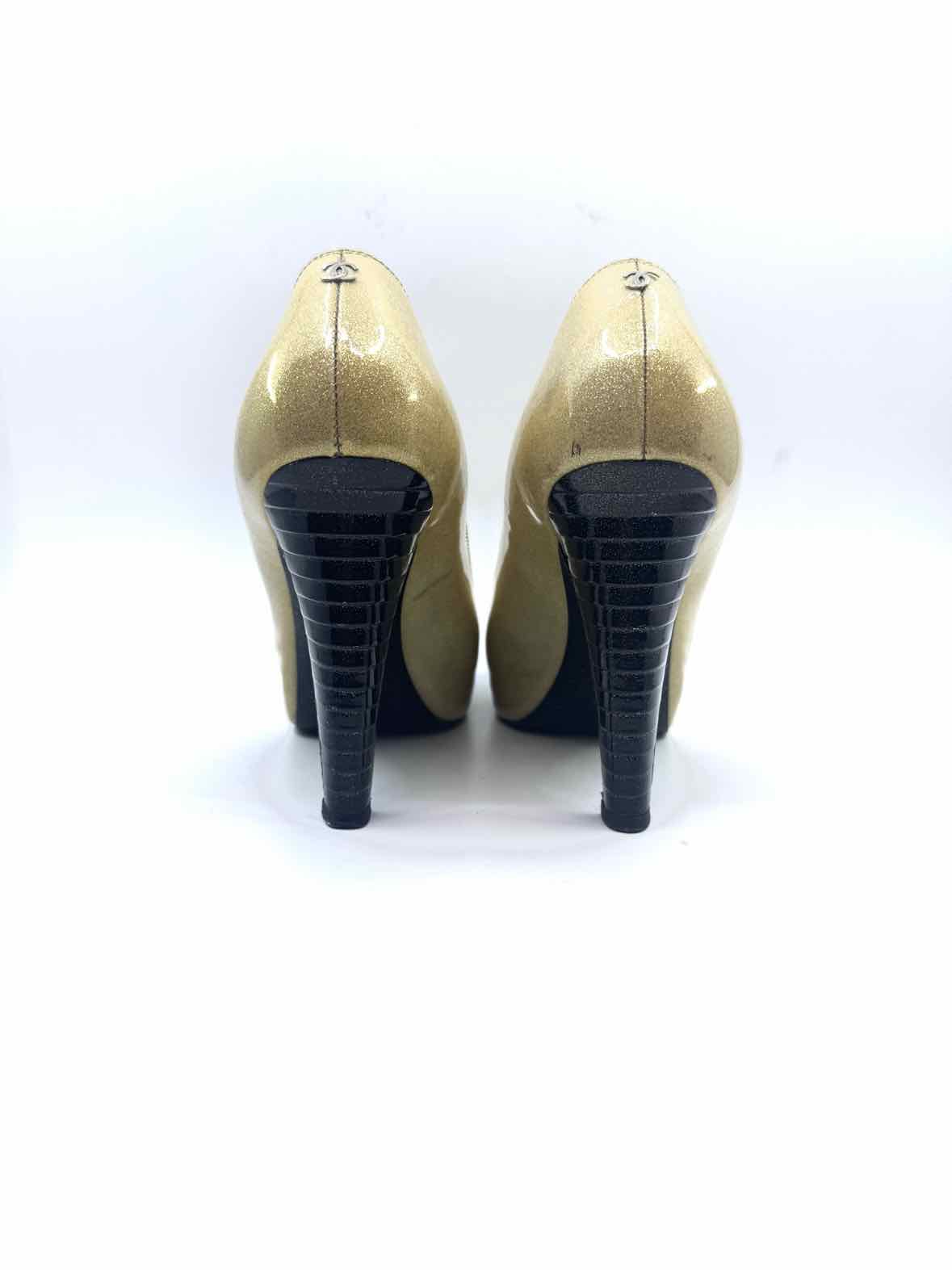 CHANEL Size 11 Black & Gold Patent Leather Pumps