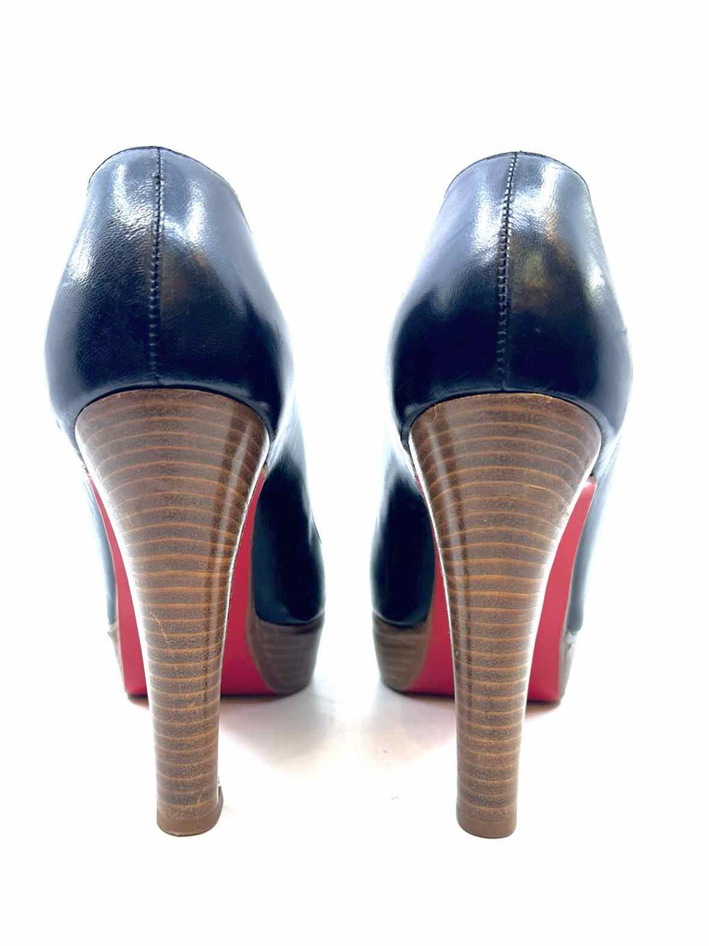 CHRISTIAN LOUBOUTIN Size 8.5 Black Leather Solid Pumps