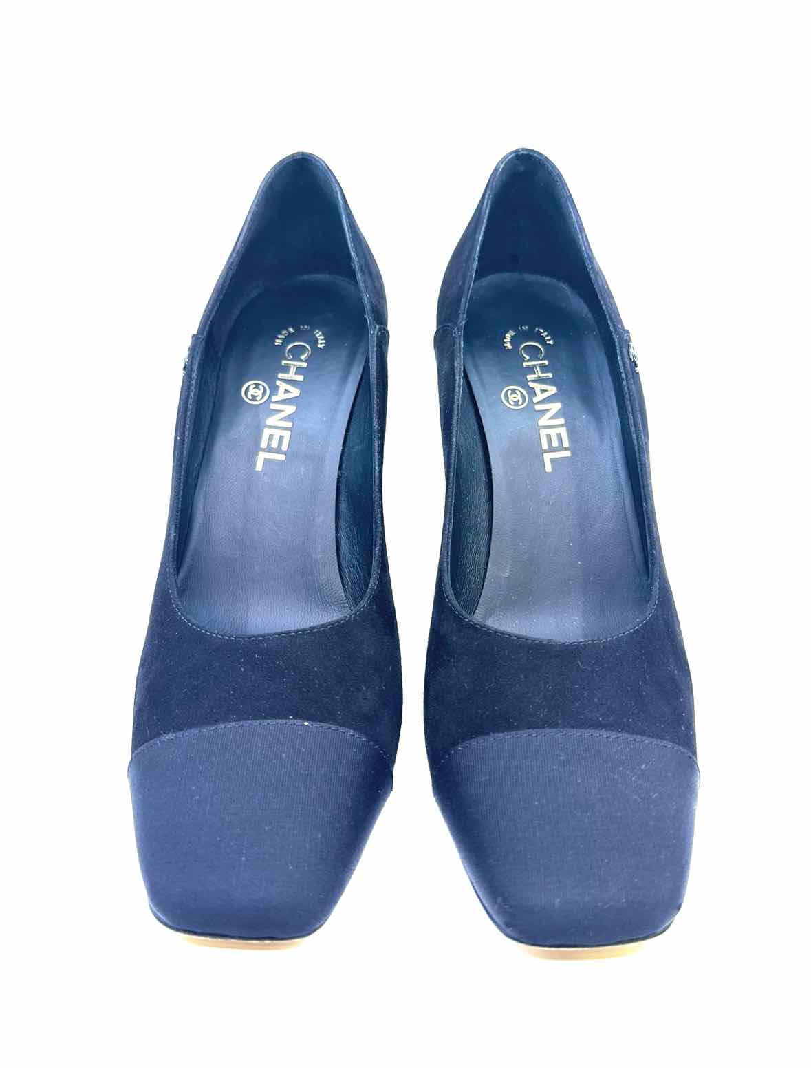 CHANEL Size 8.5 Black Suede Solid Pumps