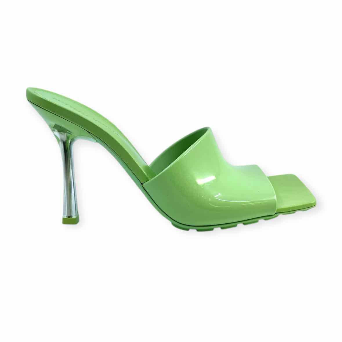 BOTTEGA VENETA Size 8 Mint Rubber Mules