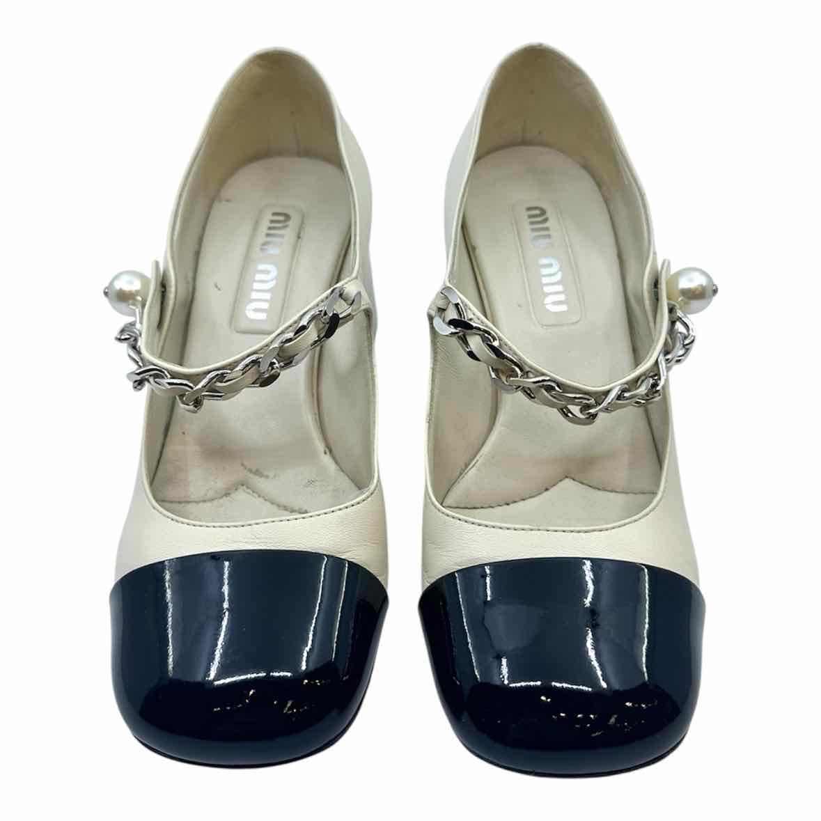 MIU MIU Size 8 White, black Leather Patent Leather Color Block Pumps