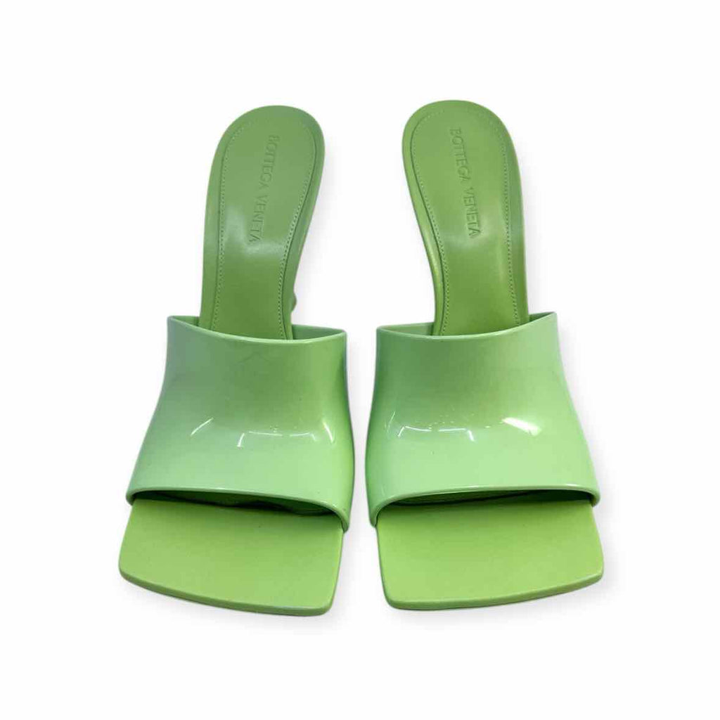 BOTTEGA VENETA Size 8 Mint Rubber Mules