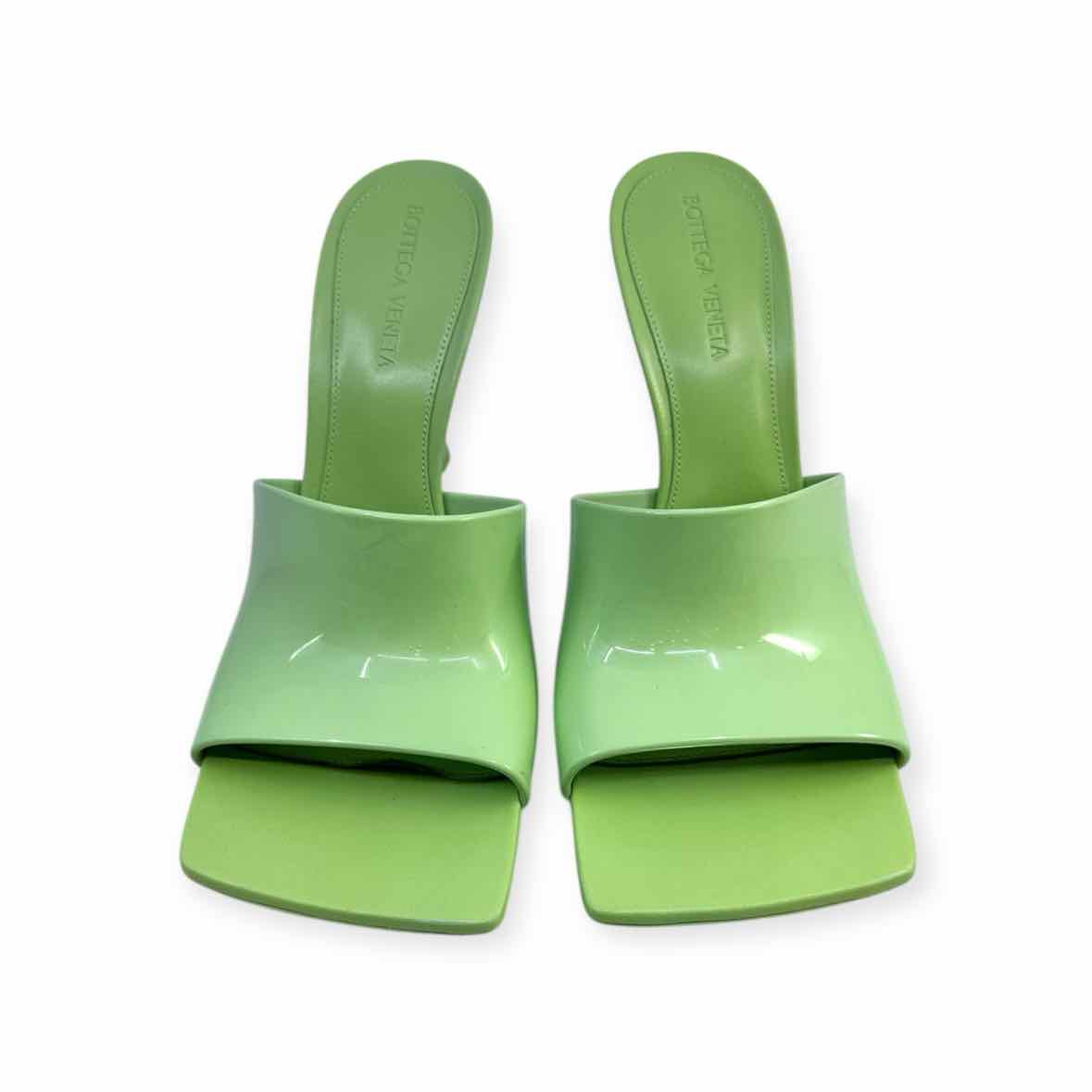 BOTTEGA VENETA Size 8 Mint Rubber Mules