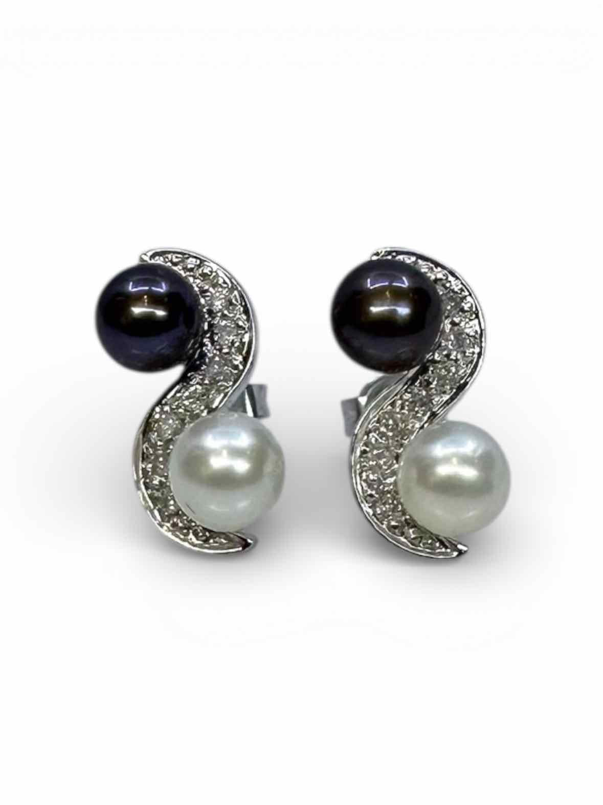 14K Diamond Pearl Pierced Earrings