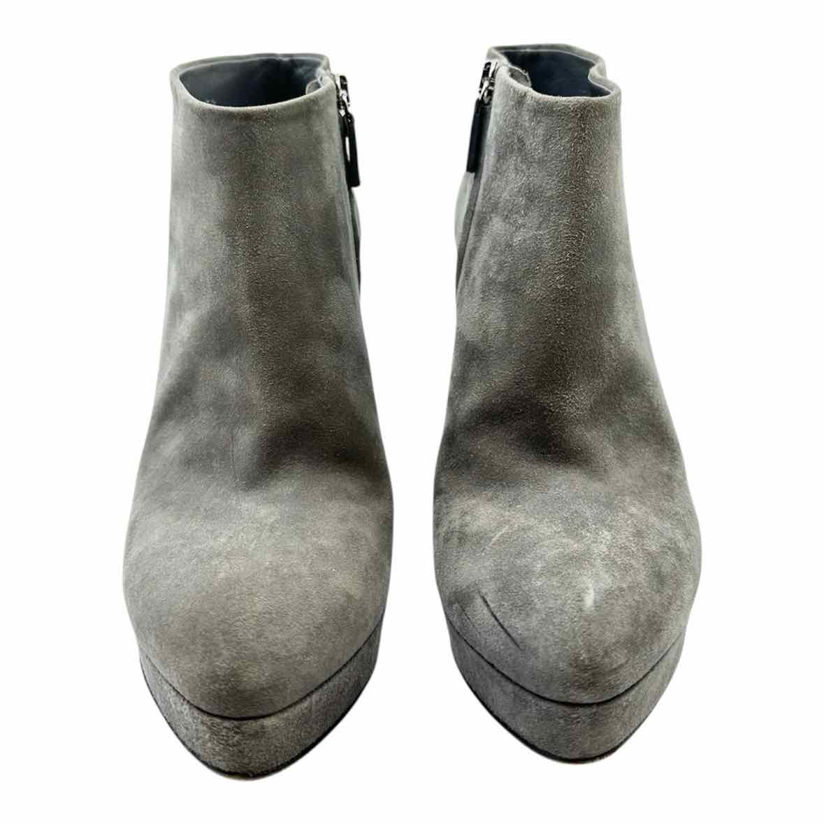 GUCCI Size 8.5 Grey Suede Solid Ankle Boot