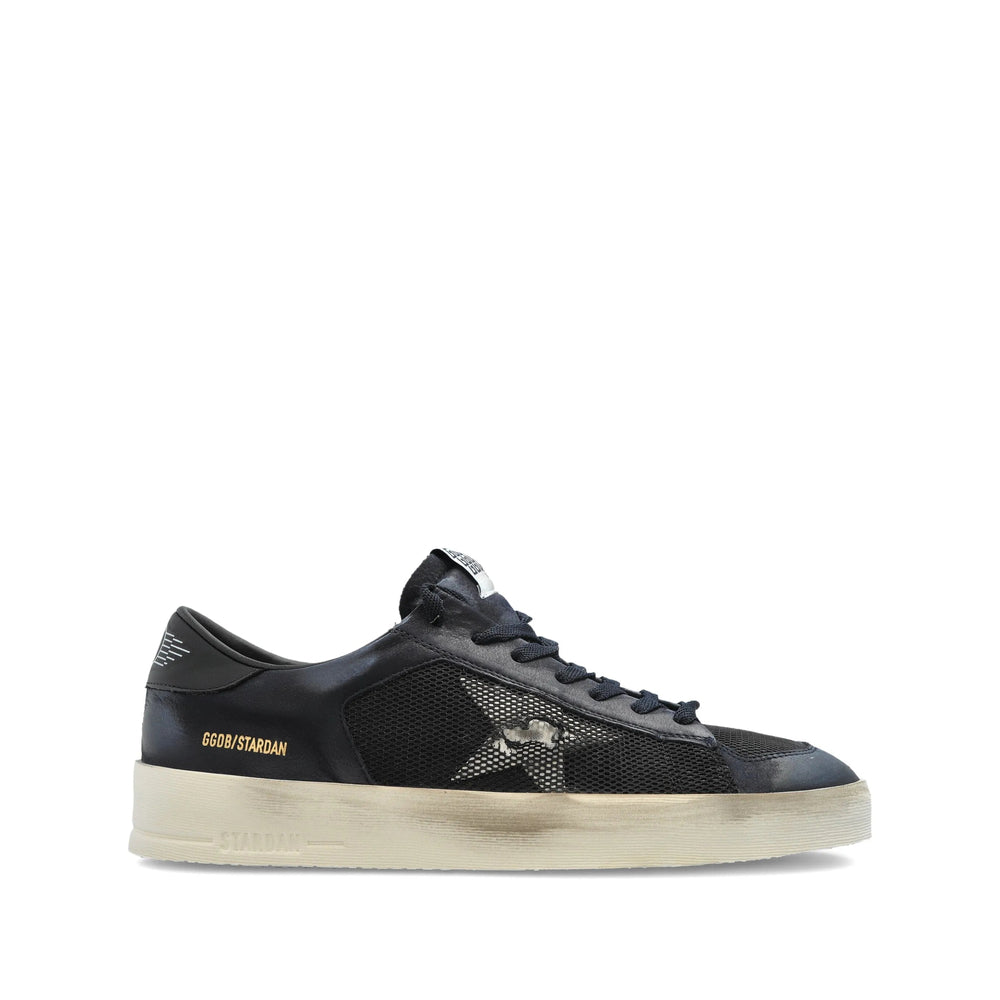 Discreet Lace-up Sneaker