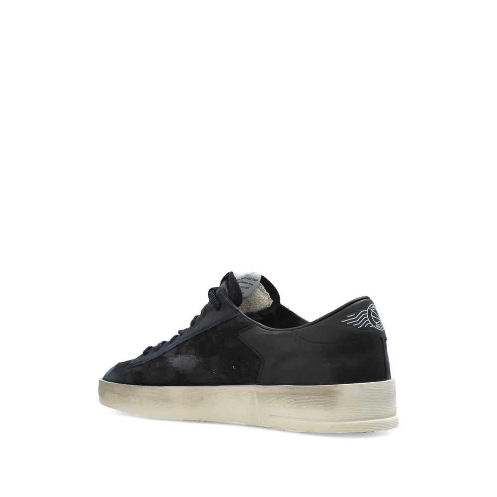 Discreet Lace-up Sneaker