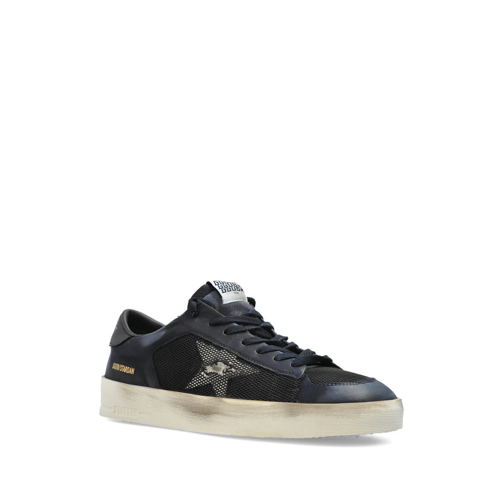 Discreet Lace-up Sneaker