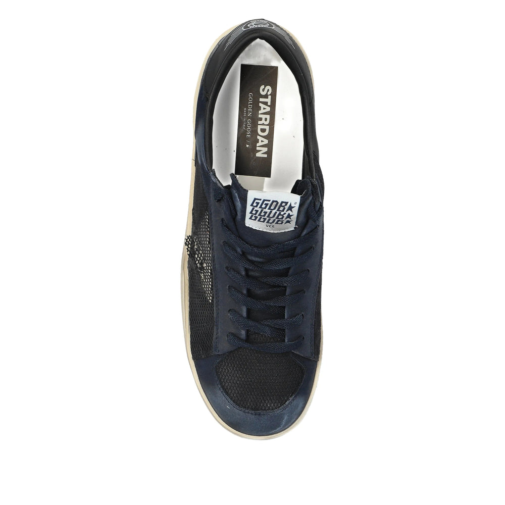 Discreet Lace-up Sneaker