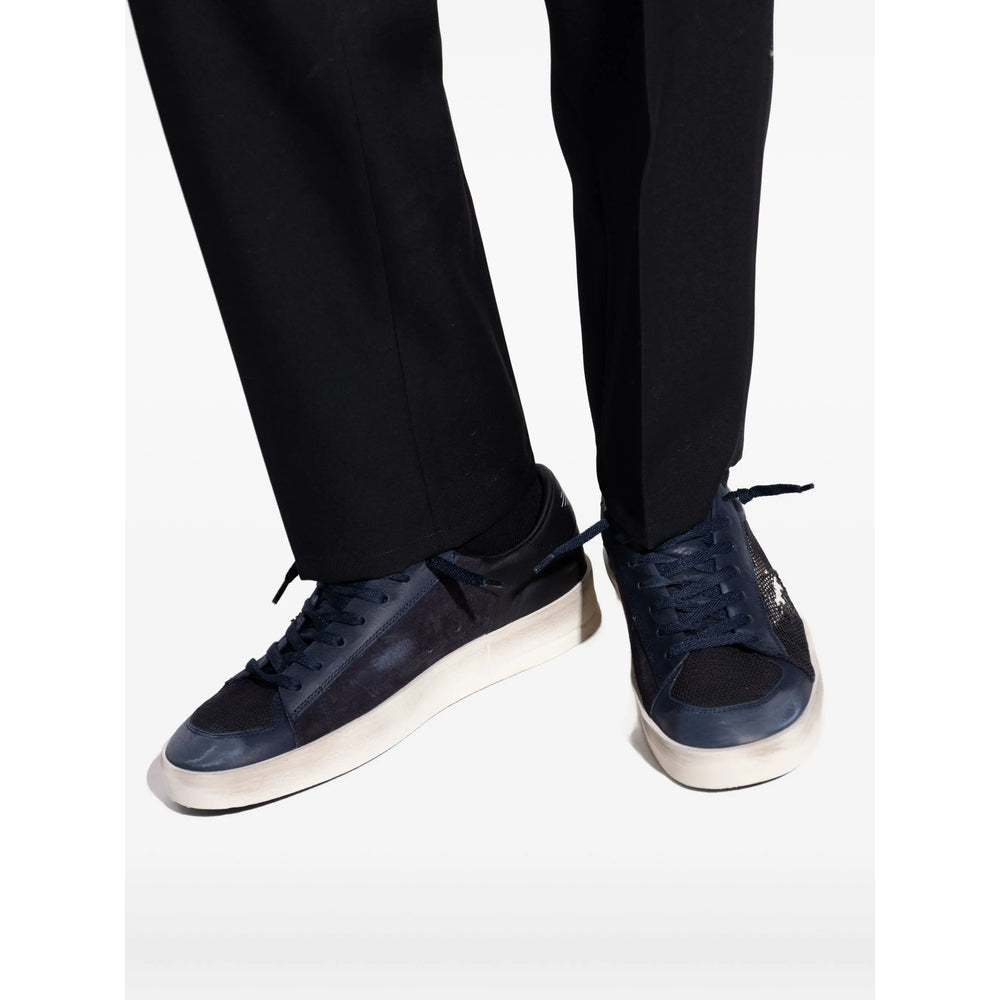 Discreet Lace-up Sneaker