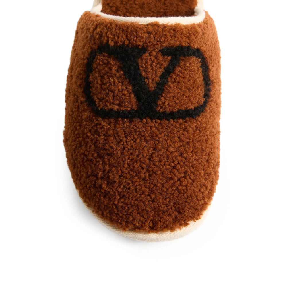 Wool-textured Vlogo Slides