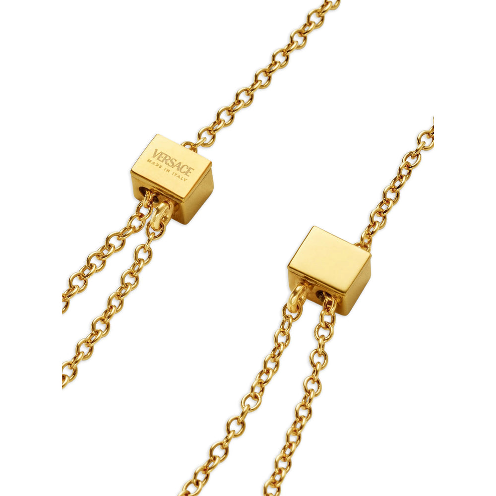 Sleek Gold Chain Accent