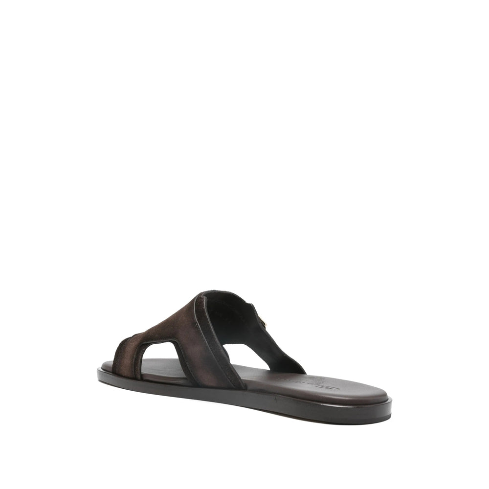 Shoe