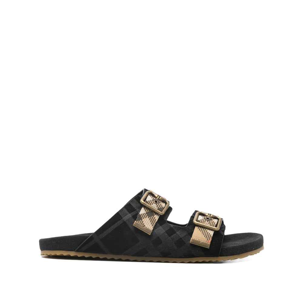Black Tartan Rugged Bucker