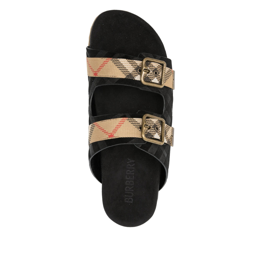 Black Tartan Rugged Bucker