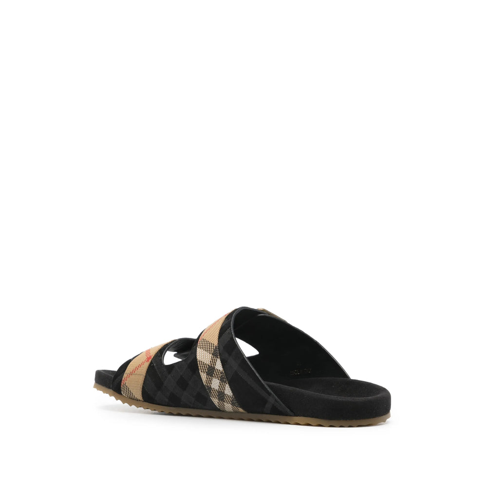 Black Tartan Rugged Bucker