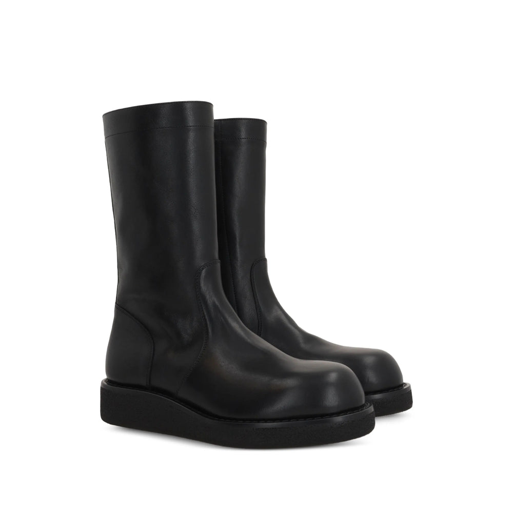 Shoe