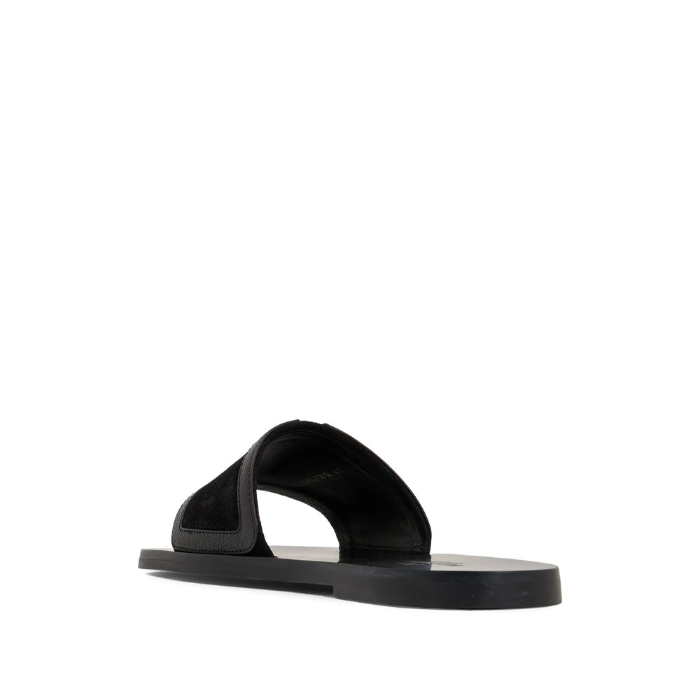 Shoe