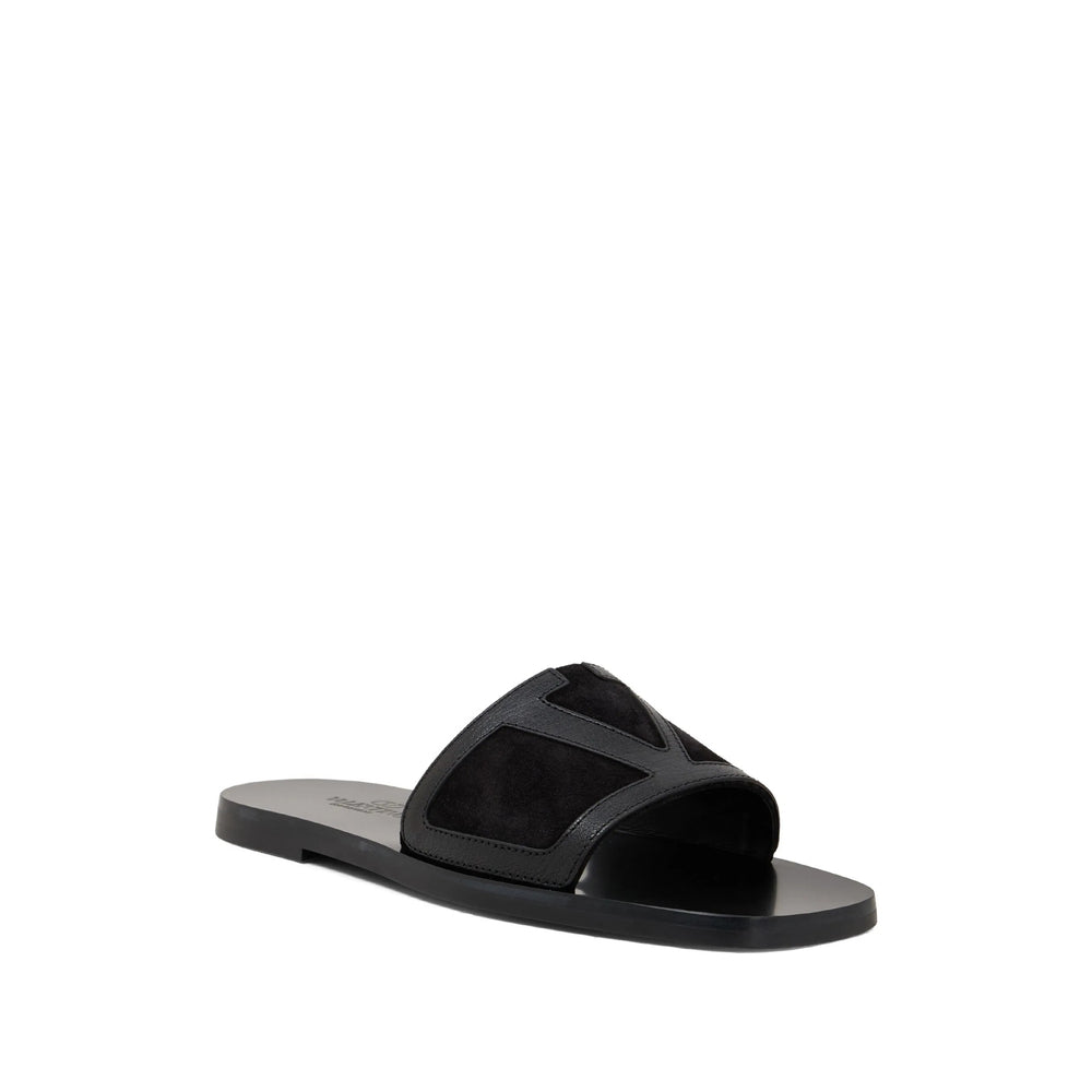 Shoe