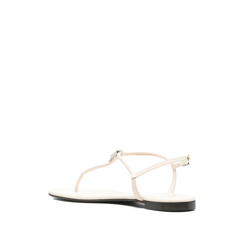 Subtle Buckle Flat