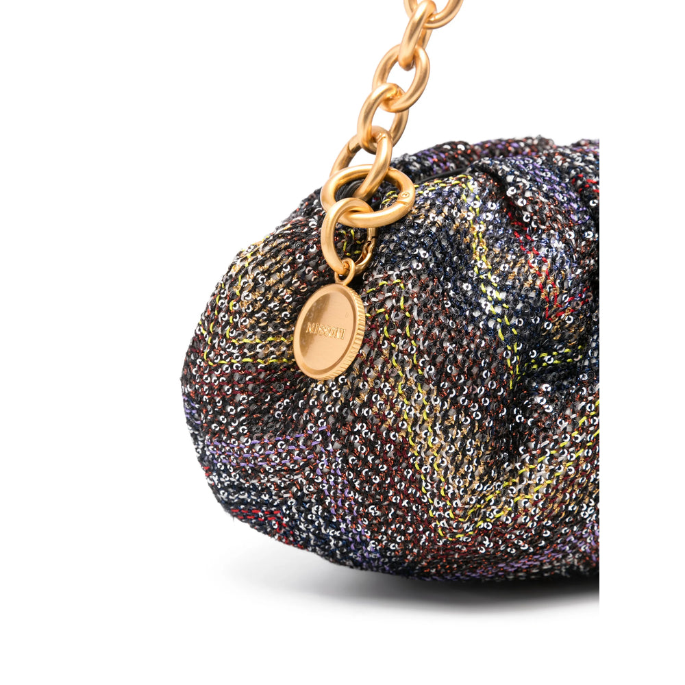 Dynamic Zigzag Chain